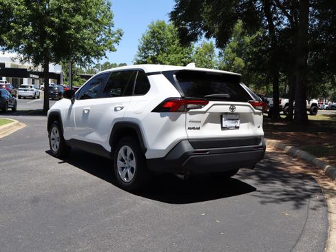 Used 2024 Toyota RAV4 LE FWD image 7