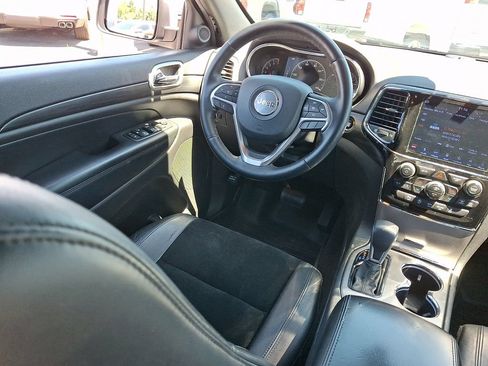 Used 2019 Jeep Grand Cherokee Altitude AWD/4WD image 15