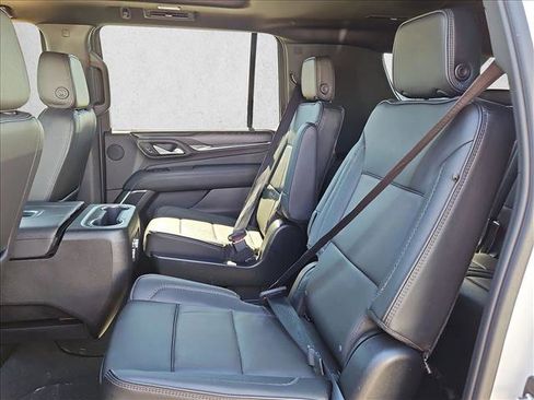 Used 2024 GMC Yukon XL Denali image 11