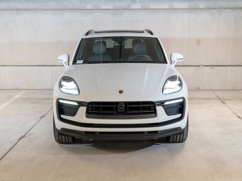 Certified 2026 Porsche Macan AWD/4WD image 10
