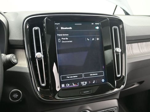 Used 2023 Volvo XC40 B4 Plus image 22