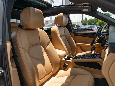 Used 2018 Porsche Macan AWD/4WD image 20