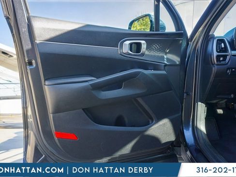 Used 2023 Kia Sorento LX image 16