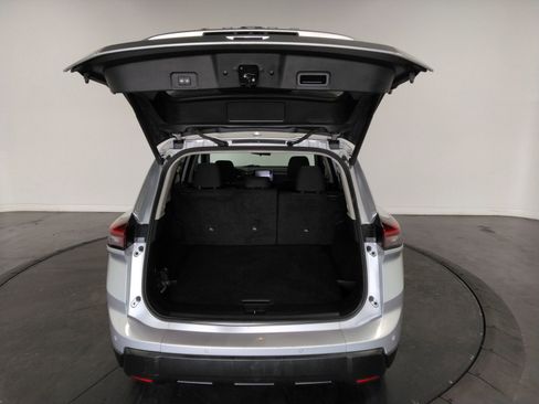 Used 2024 Nissan Rogue SV image 8