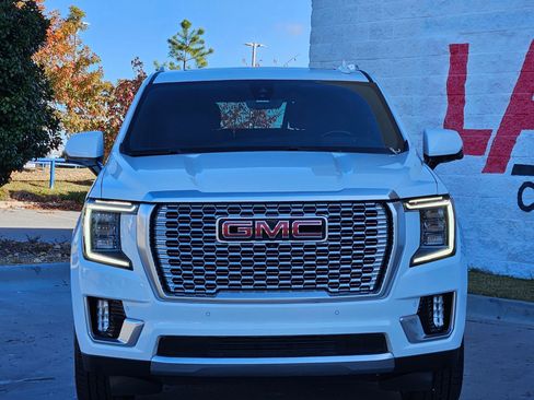 Used 2021 GMC Yukon Denali w/ Denali Premium Package image 2