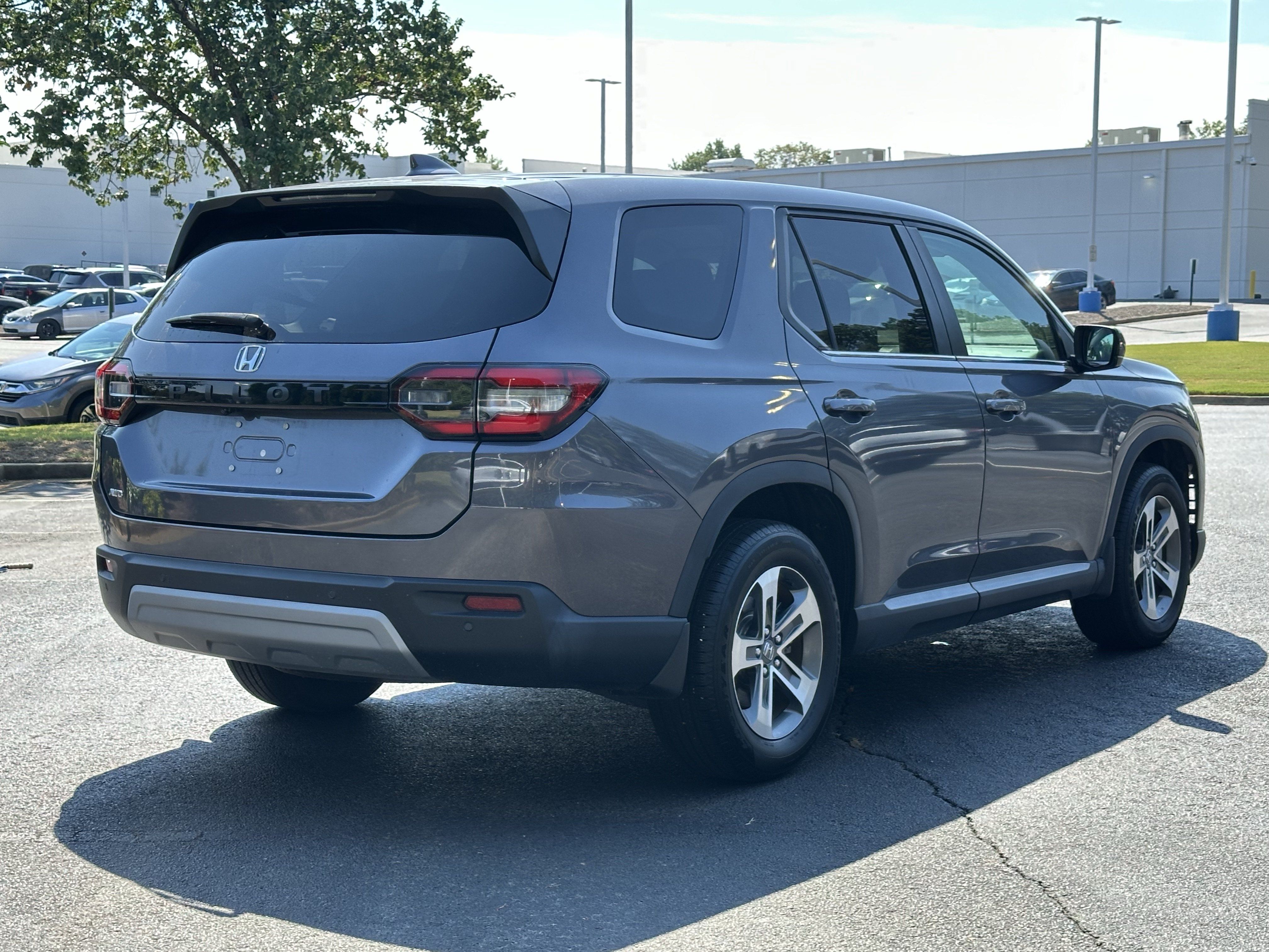 Used 2025 Honda Pilot EX-L image 12