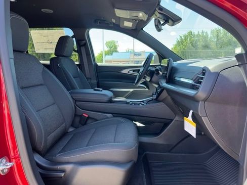 New 2026 Chevrolet Traverse LT w/ Driver Confidence Package AWD/4WD image 7