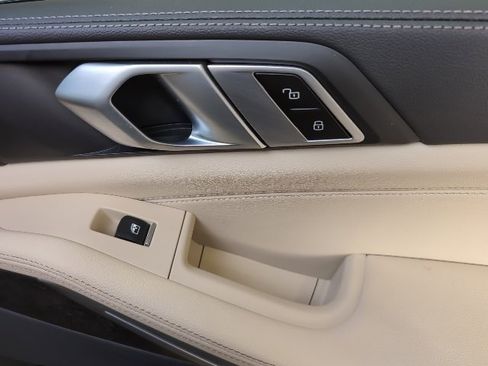 Used 2022 BMW X5 xDrive45e w/ M Sport Package image 21