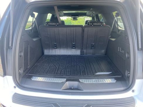 Used 2026 Chevrolet Suburban Z71 w/ Comfort Package image 15