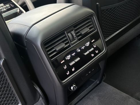 Used 2025 Porsche Cayenne S AWD/4WD image 18