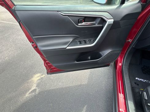 Used 2022 Toyota RAV4 XLE image 10