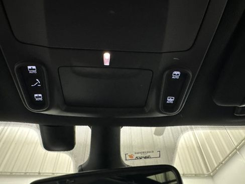 Used 2020 Chrysler Pacifica Limited FWD image 50