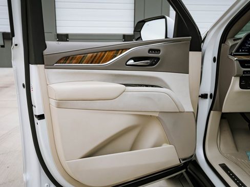 Used 2021 Cadillac Escalade Sport Platinum w/ LPO, ONYX Package image 17