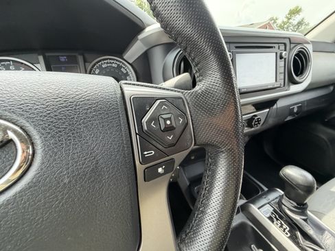 Used 2016 Toyota Tacoma SR5 w/ Towing Package RWD image 20