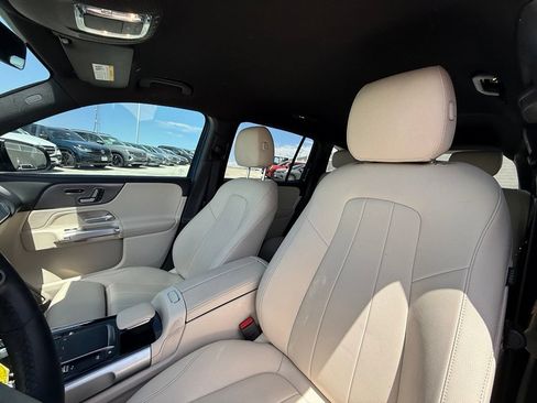 Used 2022 Mercedes-Benz GLB 250 4MATIC image 12