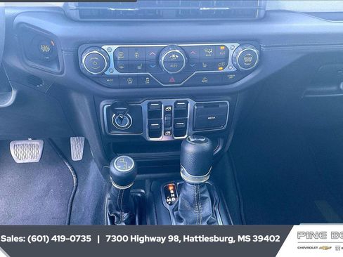 Used 2026 Jeep Wrangler Unlimited Sahara AWD/4WD image 23