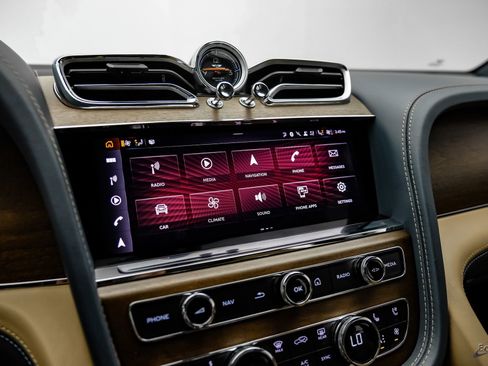 Used 2023 Bentley Bentayga Extended Wheelbase AWD/4WD image 73