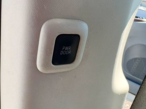 Used 2013 Toyota Sienna Limited w/ Premium Pkg FWD image 12