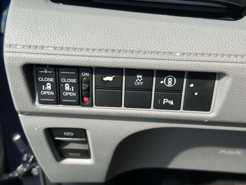 Used 2023 Honda Odyssey Touring image 16