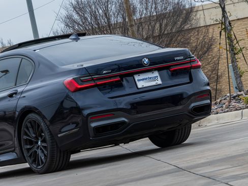 Used 2022 BMW 750i xDrive w/ Executive Package image 6