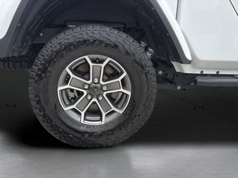 Used 2024 Jeep Gladiator Mojave AWD/4WD image 27