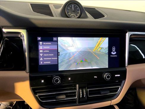 Certified 2023 Porsche Macan AWD/4WD image 31