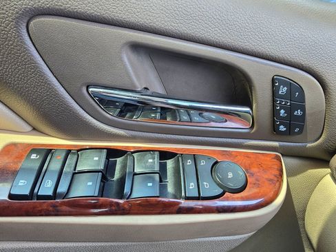 Used 2014 Chevrolet Suburban LTZ image 12