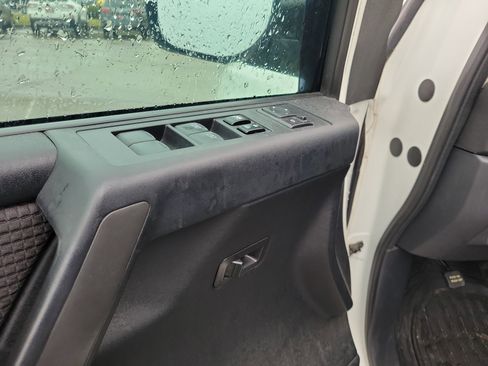 Used 2013 Nissan Titan SV w/ SV Value Truck Pkg image 19