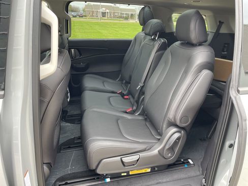 New 2026 Kia Carnival SX FWD image 11