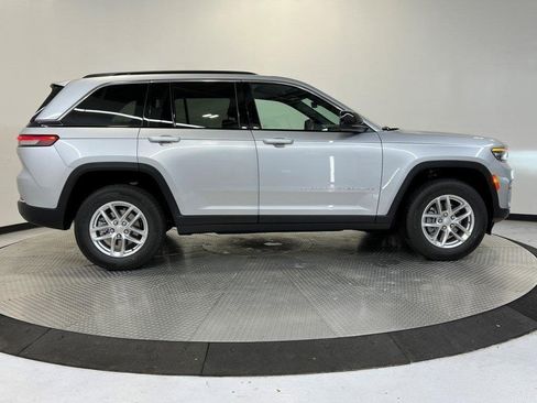 New 2025 Jeep Grand Cherokee Laredo w/ Luxury Tech Group I image 2