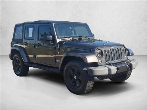 Used 2016 Jeep Wrangler Unlimited Sahara w/ Connectivity Group AWD/4WD image 3