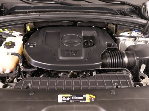 Used 2023 Jeep Grand Cherokee Overland w/ Luxury Tech Group IV AWD/4WD image 21
