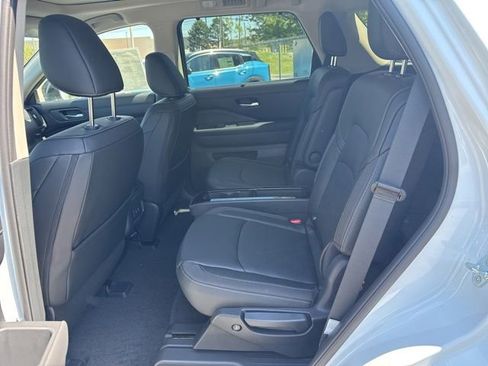 New 2026 Nissan Pathfinder SL w/ SL Premium Package AWD/4WD image 11