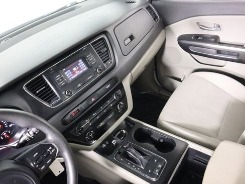 Used 2016 Kia Sedona LX w/ LX Convenience Package image 26