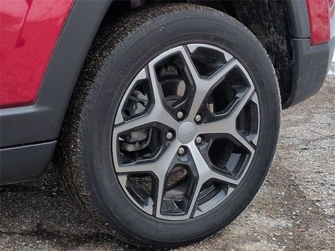 Certified 2024 Jeep Compass Limited image 30