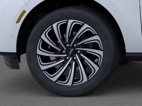New 2026 Lincoln Navigator L Black Label AWD/4WD image 19