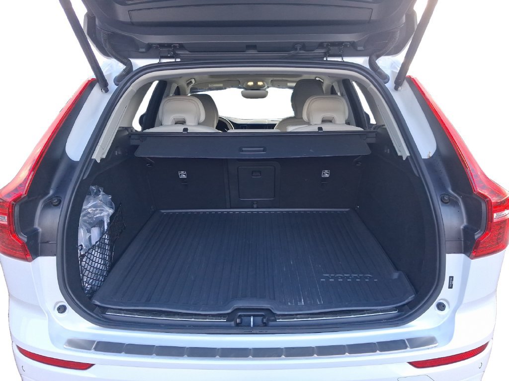 Used 2024 Volvo XC60 B5 Ultimate w/ Protection Package Premier AWD/4WD image 43