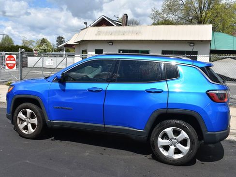 Used 2019 Jeep Compass Latitude w/ Popular Equipment Group AWD/4WD image 9