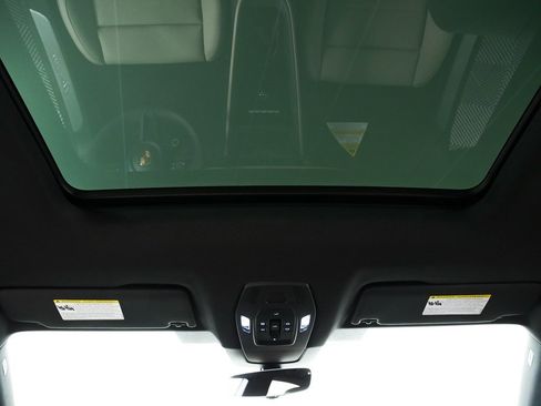 New 2025 Porsche Macan Electric image 20