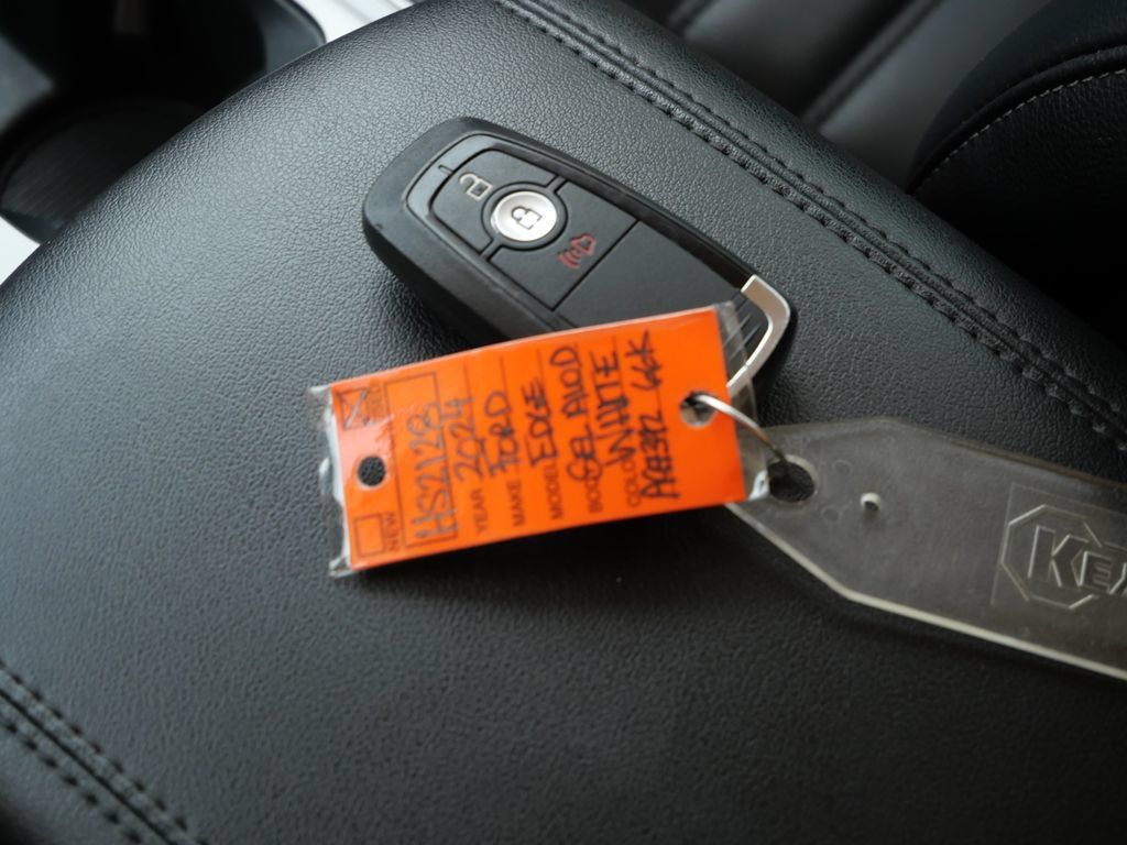 Used 2024 Ford Edge SEL AWD/4WD image 37