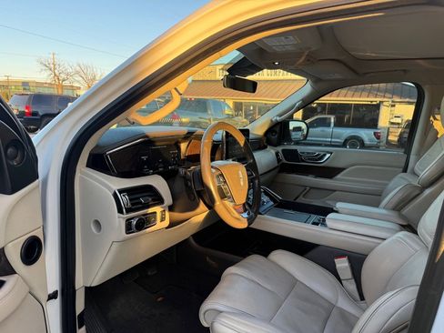 Used 2019 Lincoln Navigator Reserve image 13