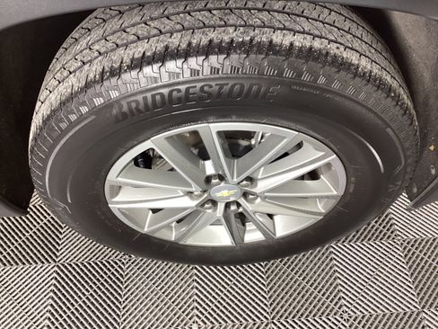 Used 2022 Chevrolet Traverse LT image 12