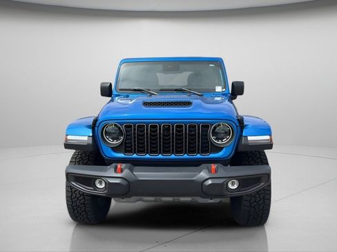 Used 2025 Jeep Gladiator Mojave w/ Convenience Group AWD/4WD image 17