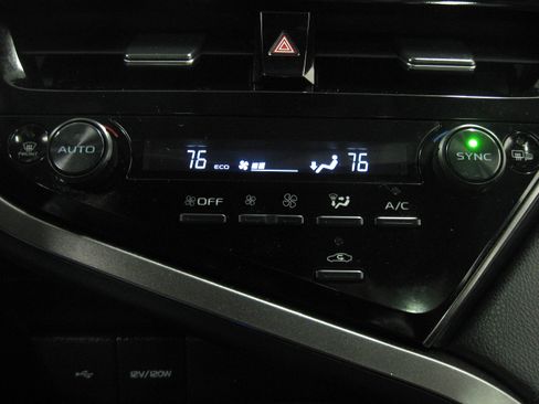 Used 2023 Toyota Camry XLE image 17