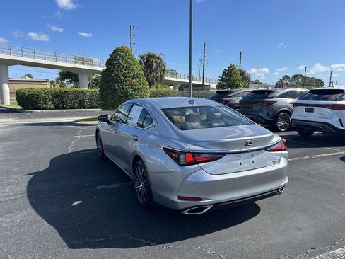 Used 2025 Lexus ES 350 w/ Premium Package image 10