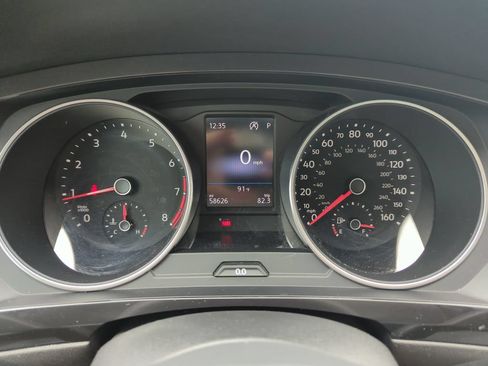 Used 2018 Volkswagen Tiguan SE w/ Panoramic Sunroof Package FWD image 39