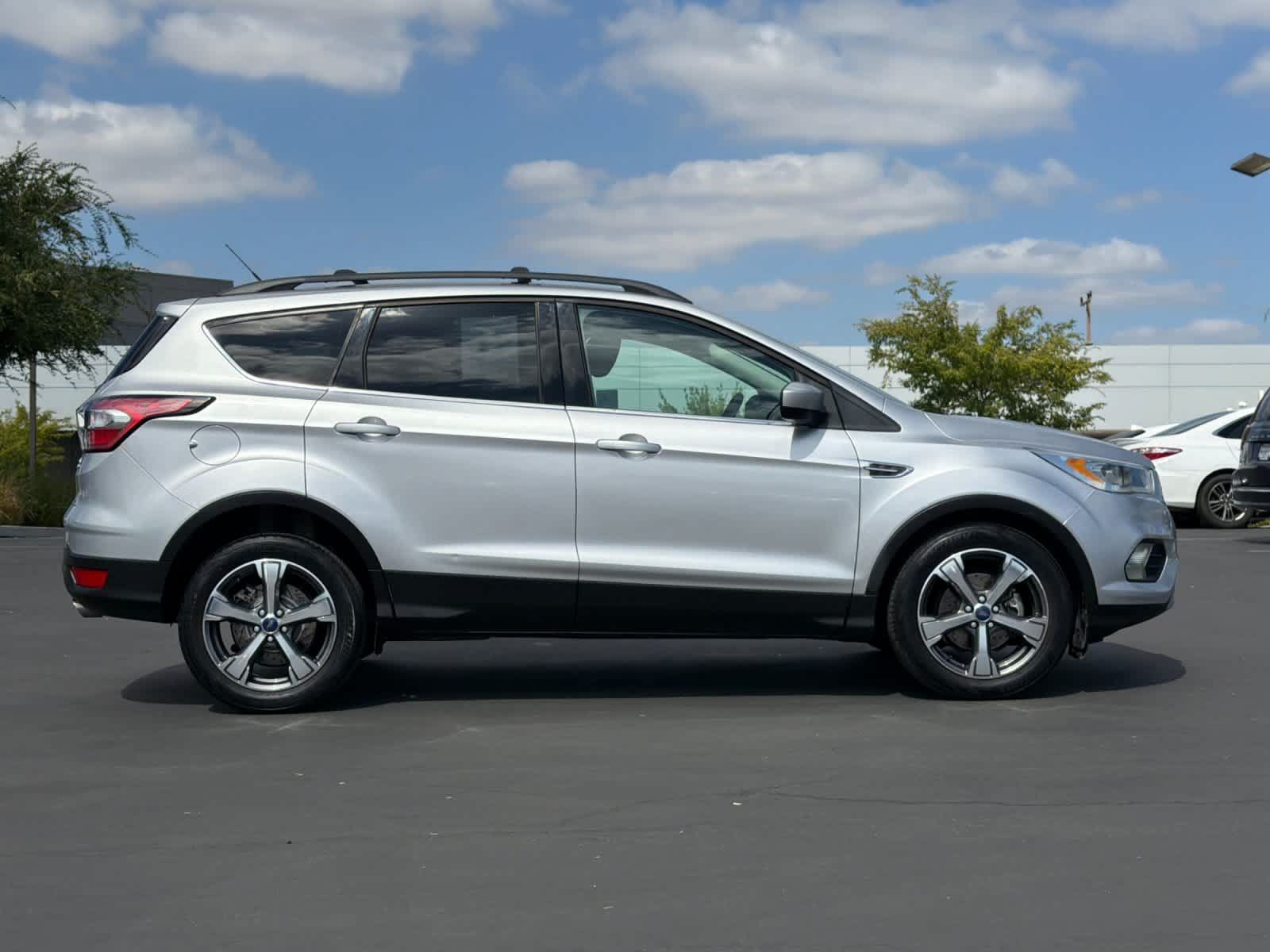 Used 2017 Ford Escape SE w/ Equipment Group 201A FWD image 5