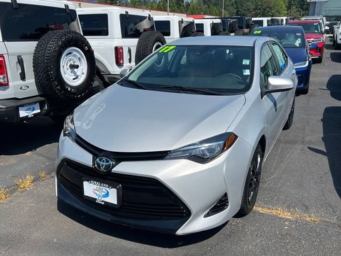 Used 2017 Toyota Corolla LE w/ Carpet Mat Package (TMS) FWD image 4
