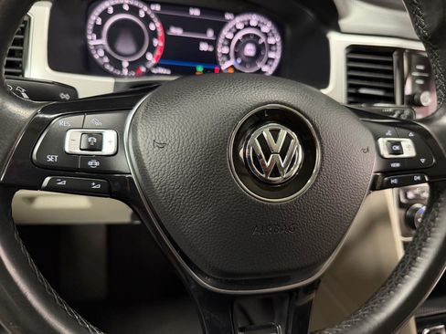 Used 2019 Volkswagen Atlas SEL R-Line AWD/4WD image 18