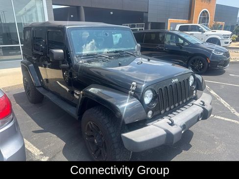 Used 2015 Jeep Wrangler Unlimited Sahara w/ Connectivity Group AWD/4WD image 2